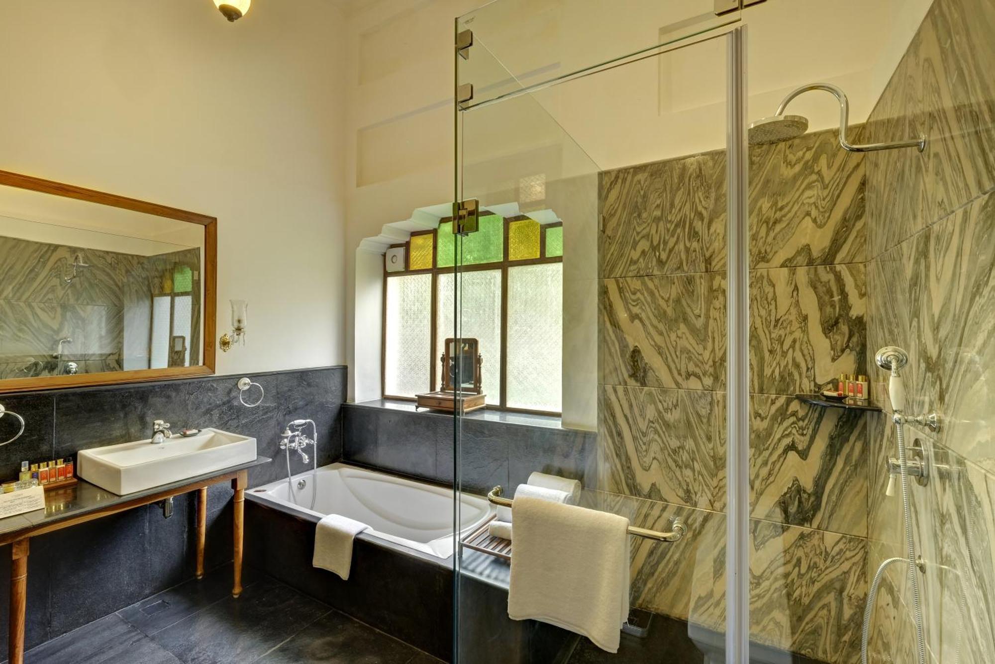 Saraca Hotel Лакхнау Экстерьер фото