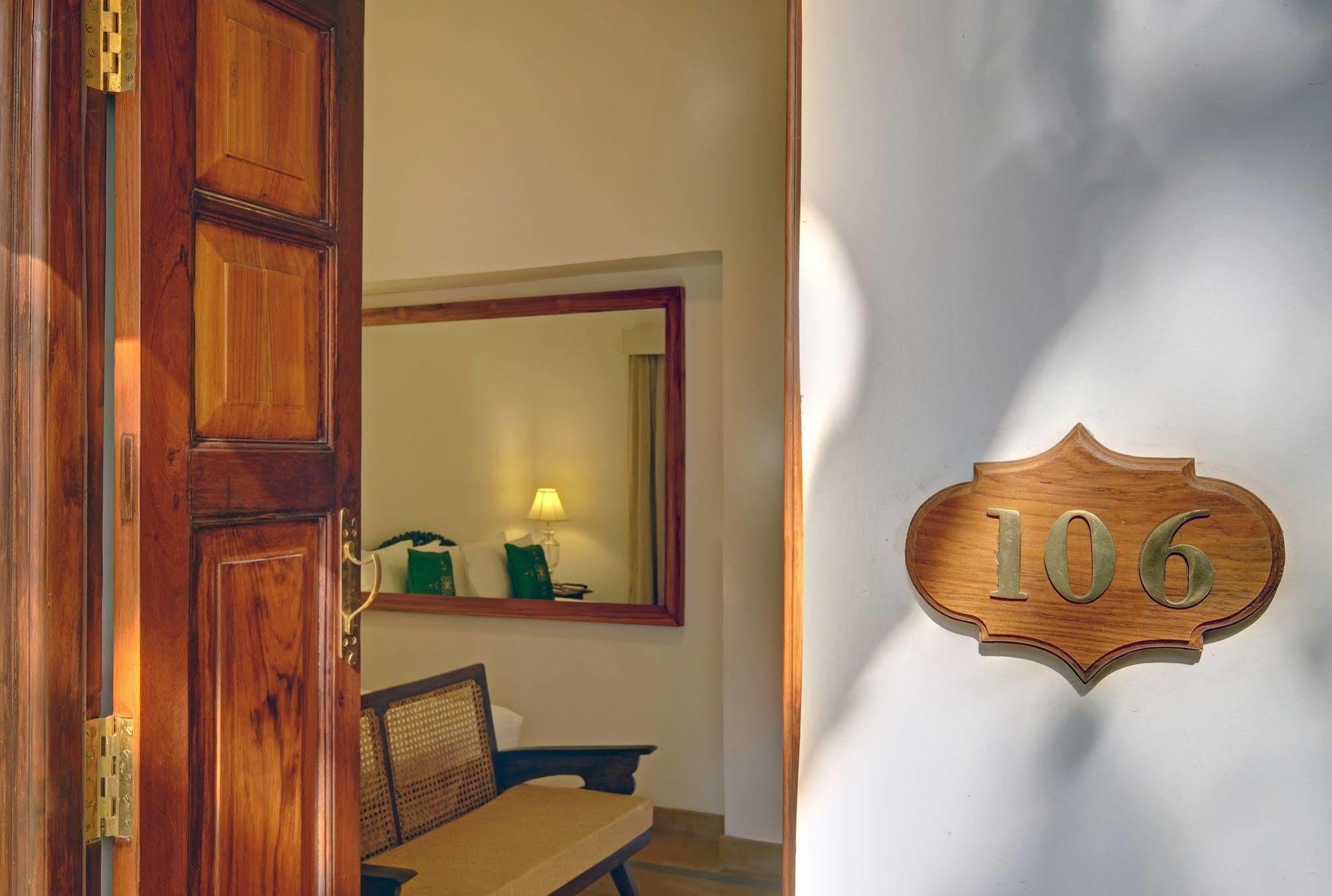Saraca Hotel Лакхнау Экстерьер фото