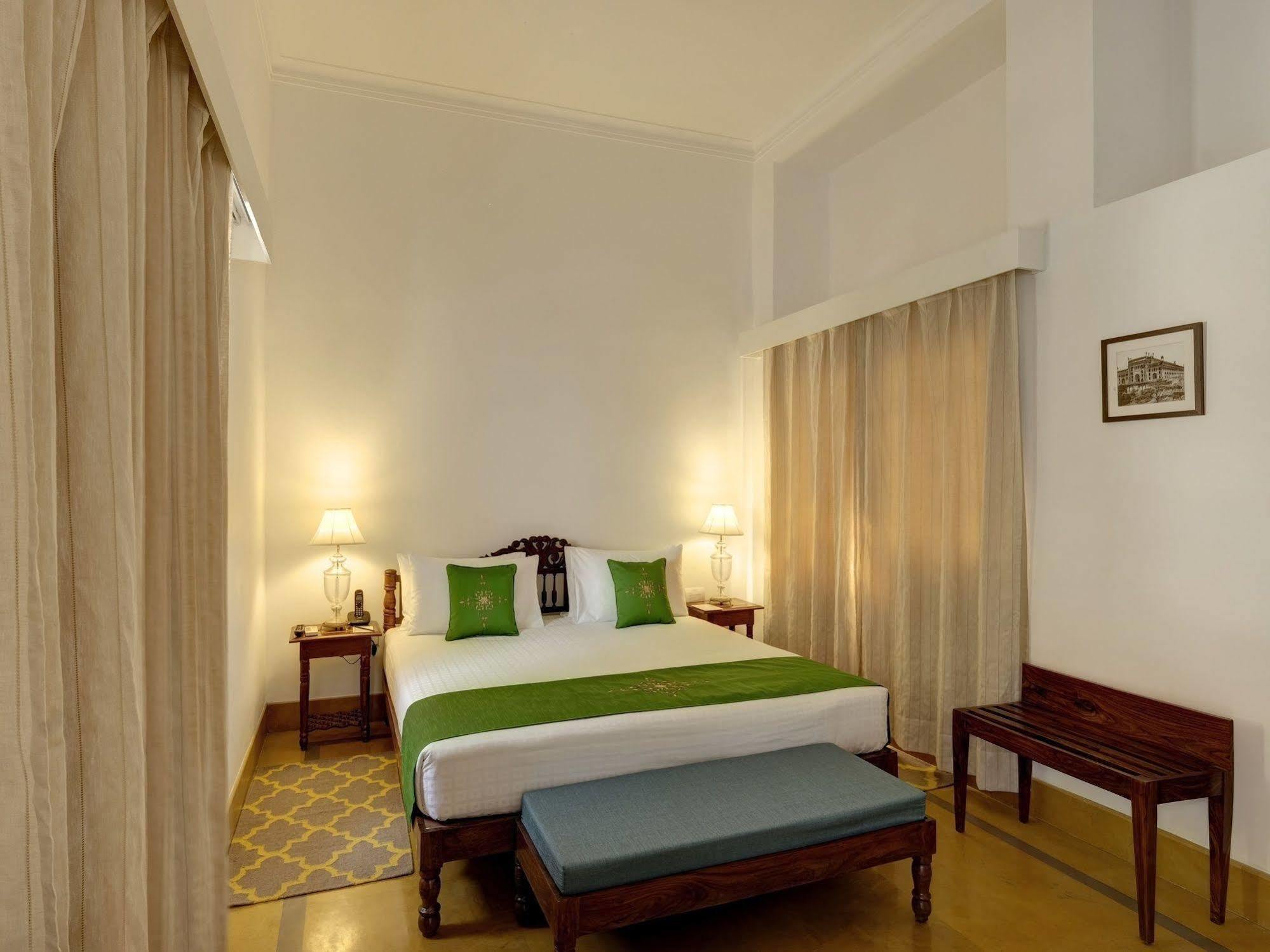 Saraca Hotel Лакхнау Экстерьер фото