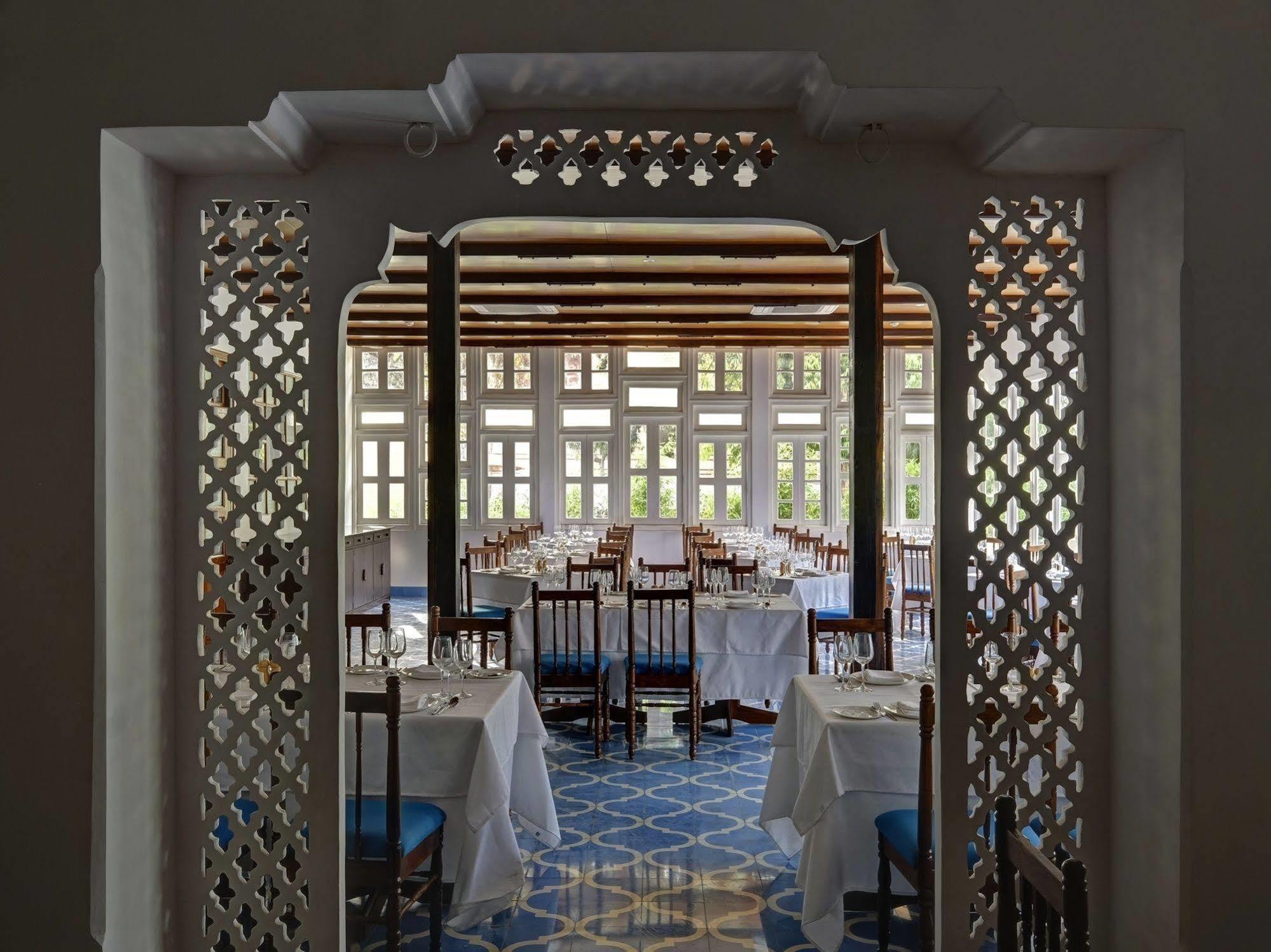 Saraca Hotel Лакхнау Экстерьер фото