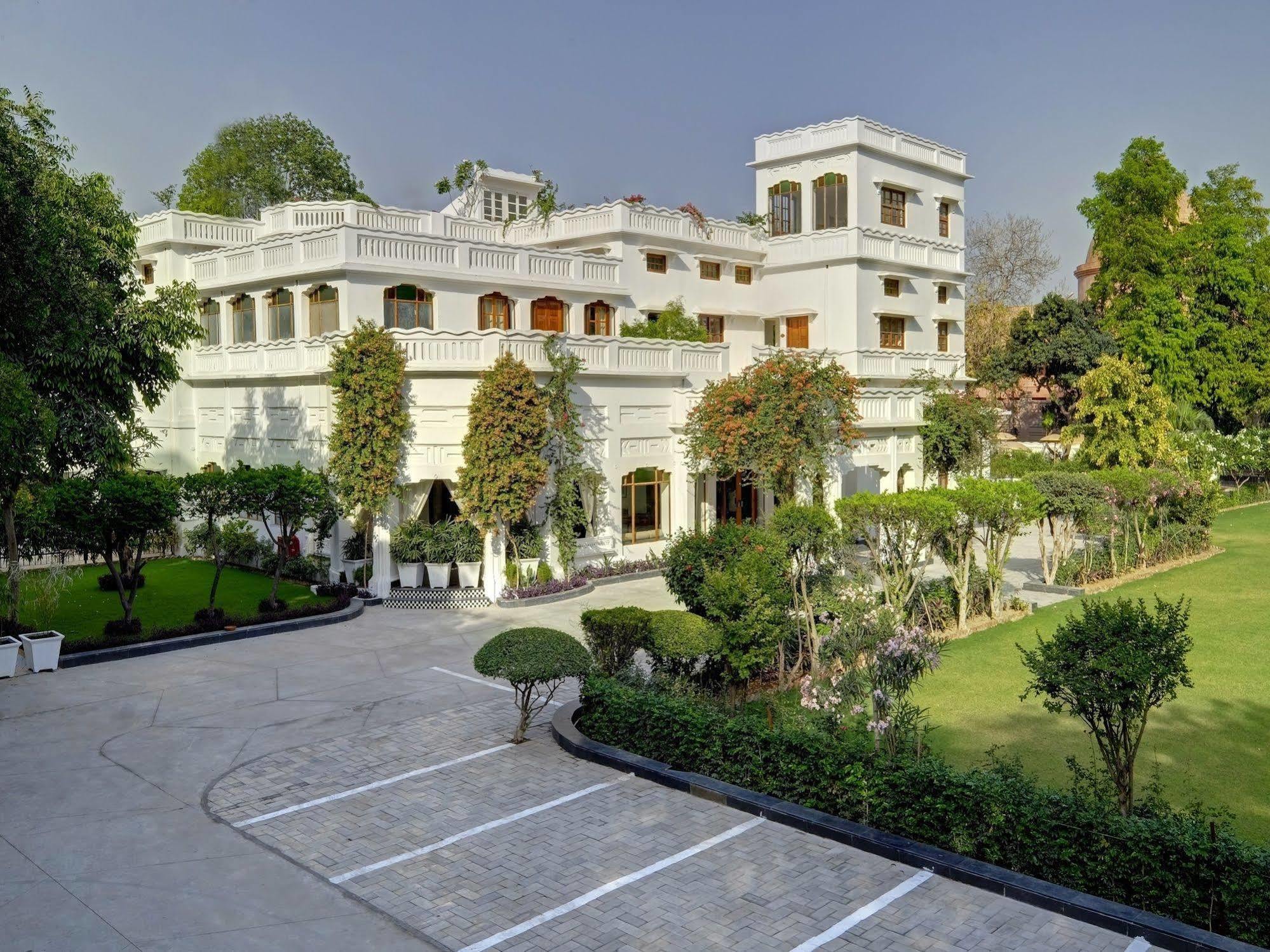 Saraca Hotel Лакхнау Экстерьер фото