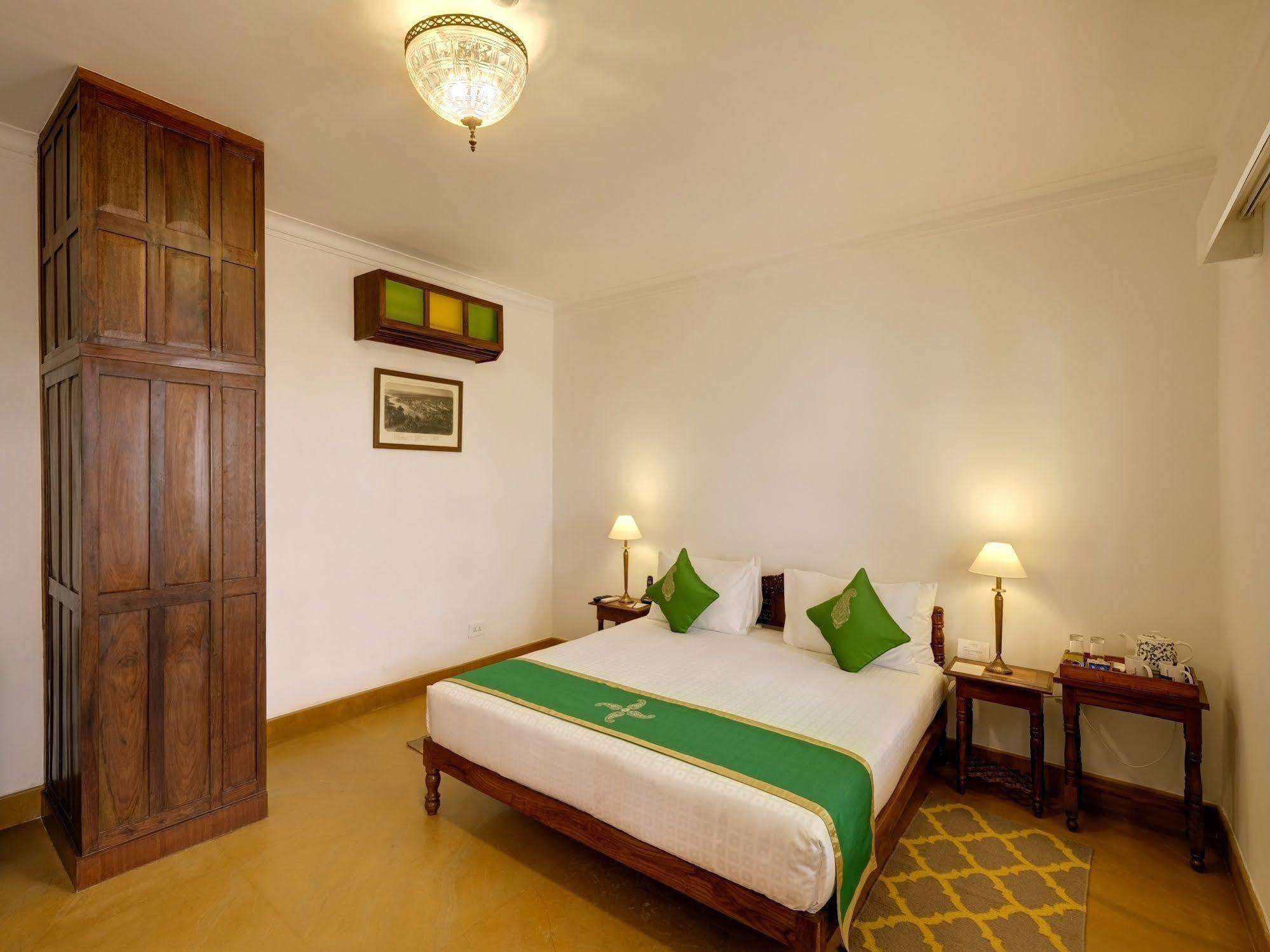 Saraca Hotel Лакхнау Экстерьер фото